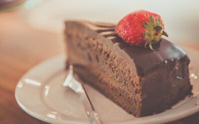 ¿NO PUEDES DEJAR DE COMER EN LA NOCHE? ESTO TE PUEDE AYUDAR